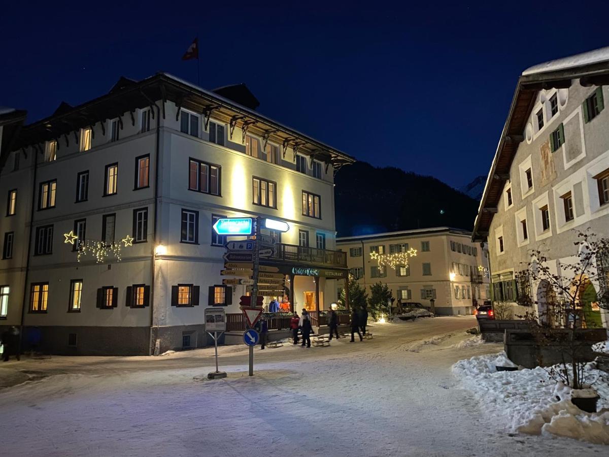 Hotel Weisses Kreuz Berguen Exterior photo