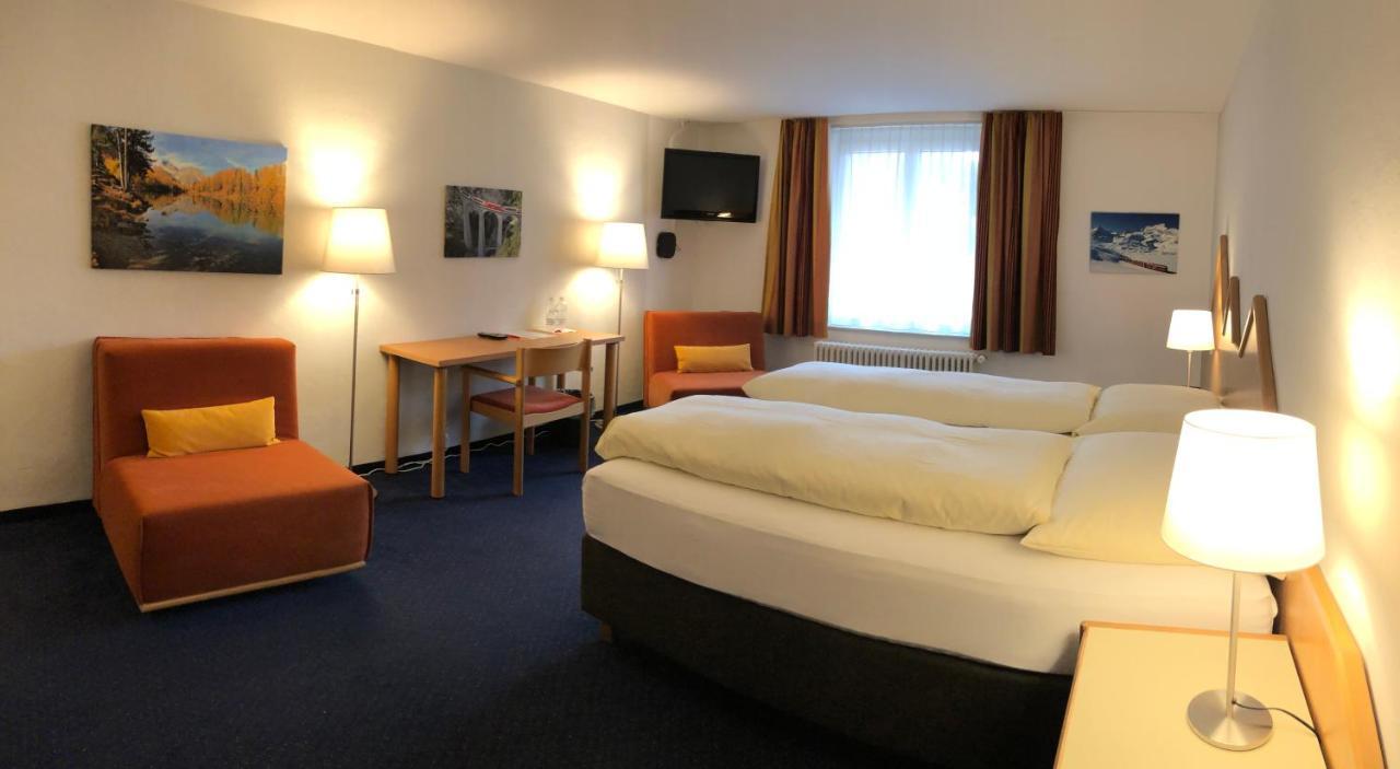 Hotel Weisses Kreuz Berguen Exterior photo