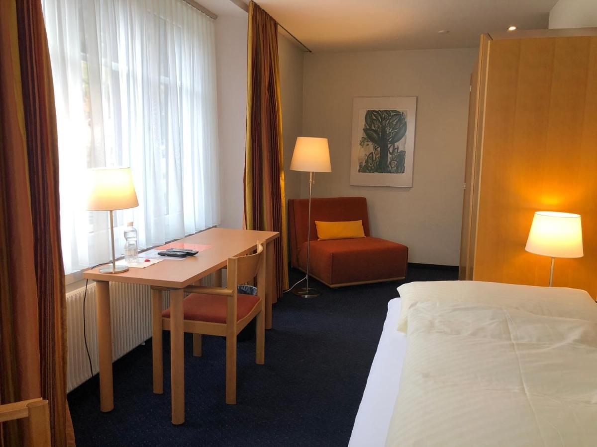 Hotel Weisses Kreuz Berguen Exterior photo