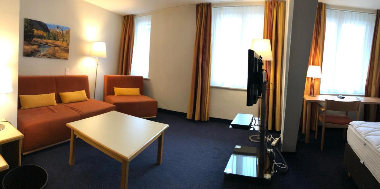 Hotel Weisses Kreuz Berguen Exterior photo