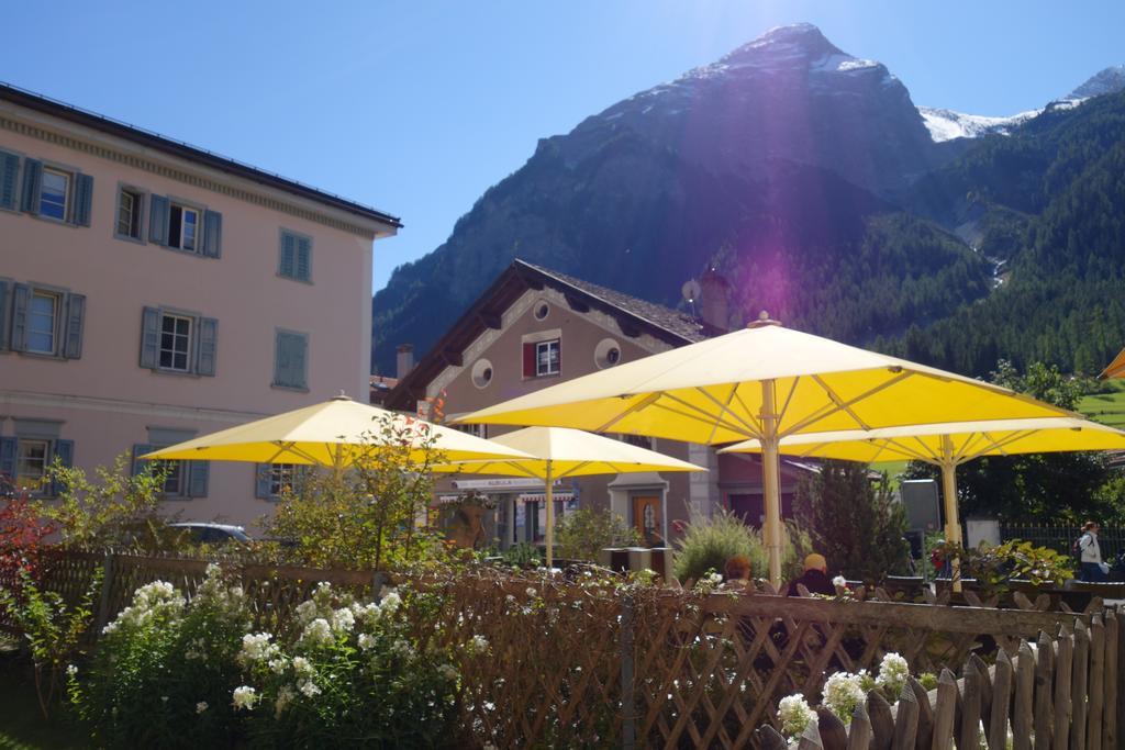 Hotel Weisses Kreuz Berguen Exterior photo