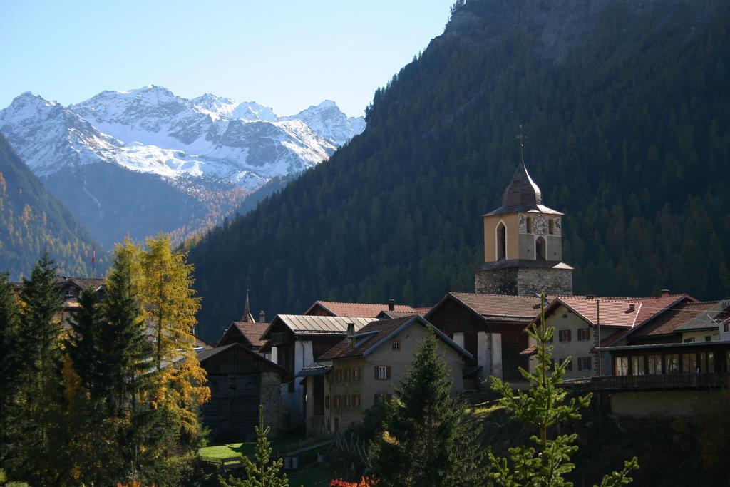 Hotel Weisses Kreuz Berguen Exterior photo